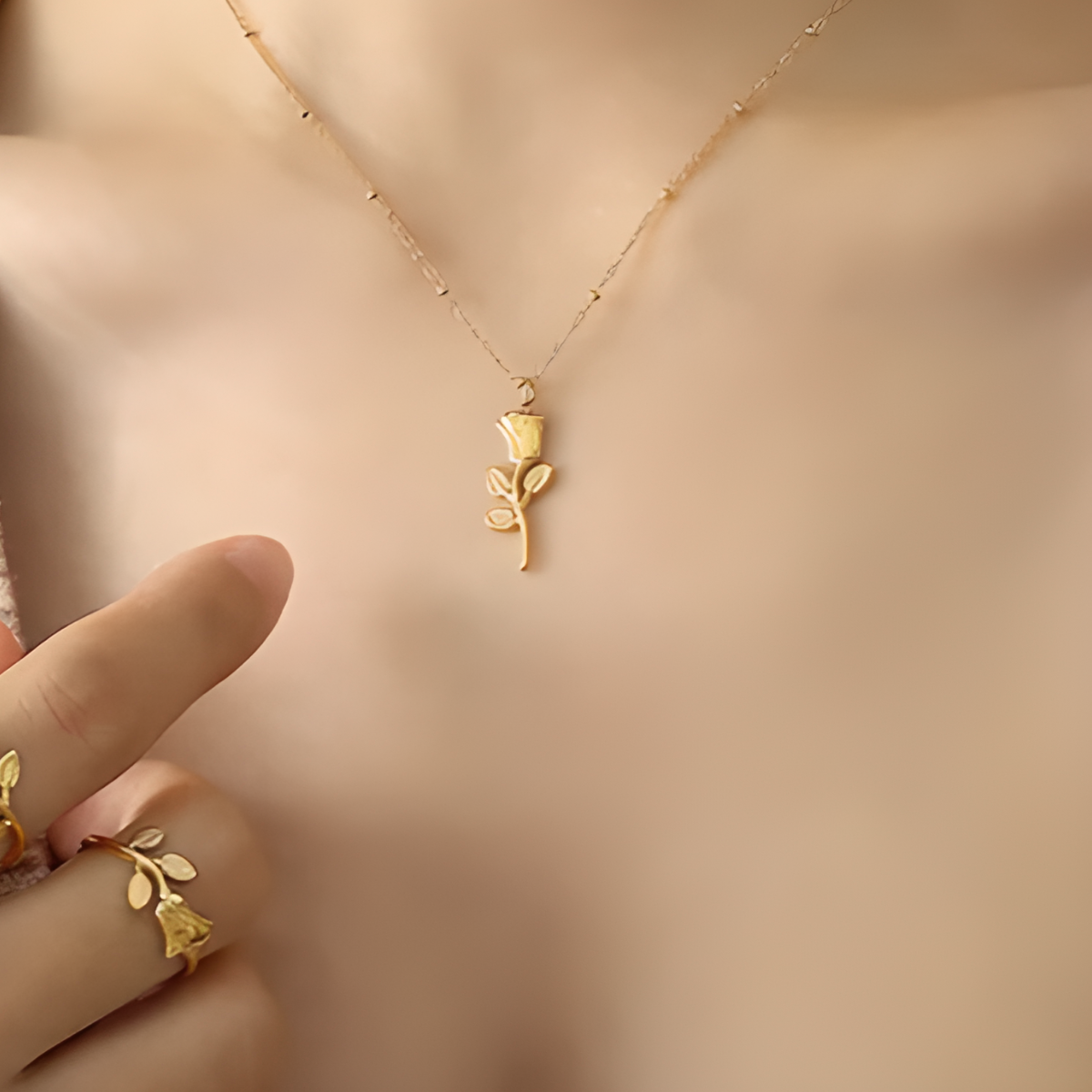 Collar Con Dije De Rosa | Chapa De Oro De 18K | Con Tarjeta y Caja